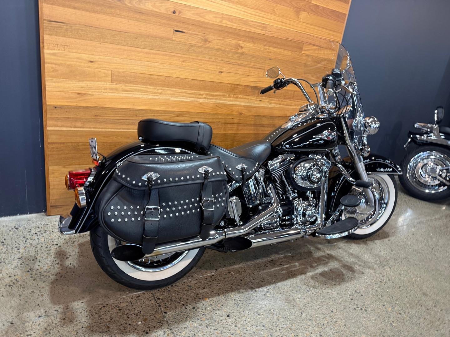 2013 HARLEY-DAVIDSON FLSTC HERITAGE SOFTAIL CLASSIC CRUISER