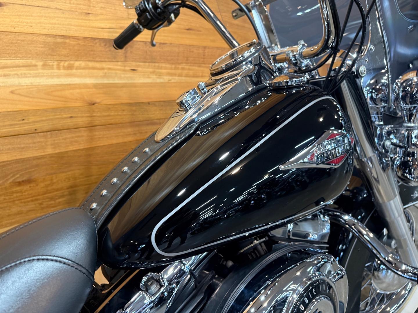 2013 HARLEY-DAVIDSON FLSTC HERITAGE SOFTAIL CLASSIC CRUISER
