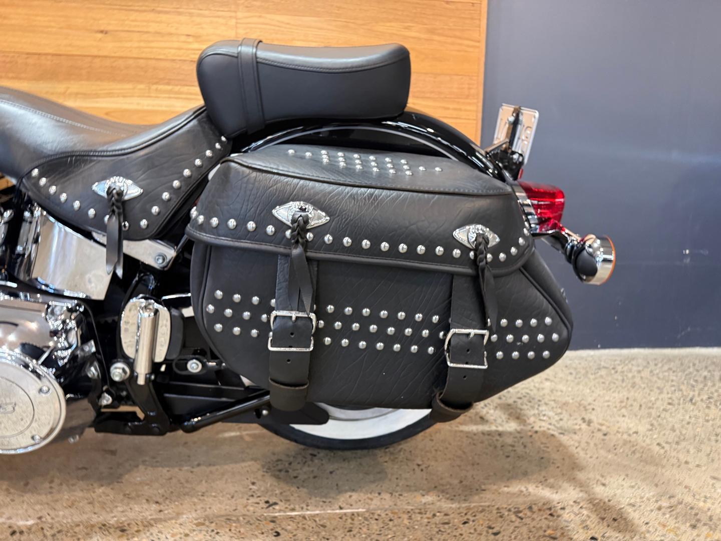 2013 HARLEY-DAVIDSON FLSTC HERITAGE SOFTAIL CLASSIC CRUISER
