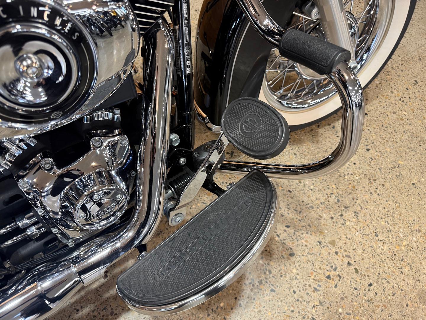 2013 HARLEY-DAVIDSON FLSTC HERITAGE SOFTAIL CLASSIC CRUISER