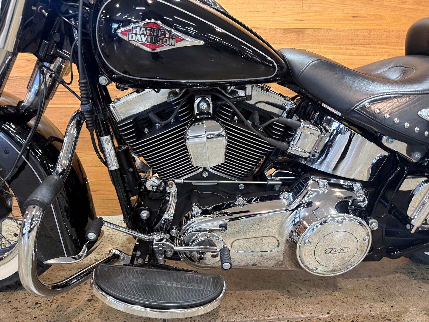 2013 HARLEY-DAVIDSON FLSTC HERITAGE SOFTAIL CLASSIC CRUISER
