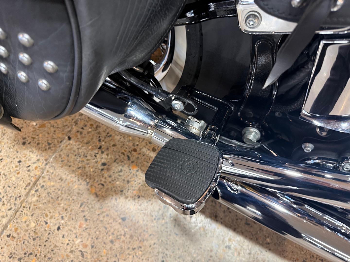 2013 HARLEY-DAVIDSON FLSTC HERITAGE SOFTAIL CLASSIC CRUISER
