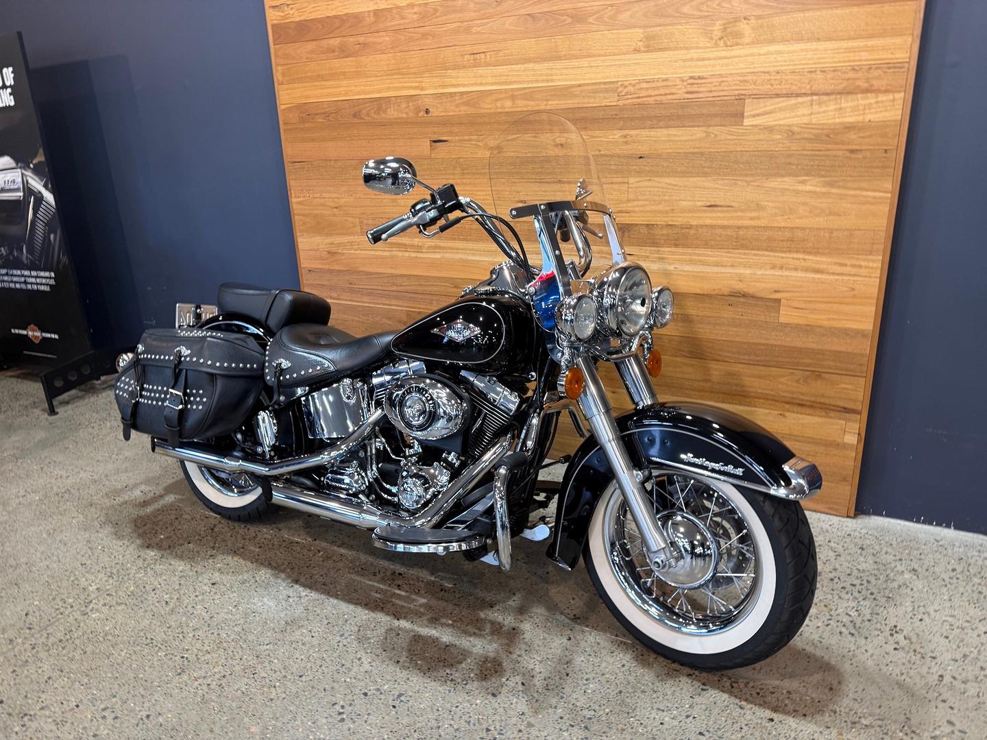 2013 HARLEY-DAVIDSON FLSTC HERITAGE SOFTAIL CLASSIC CRUISER