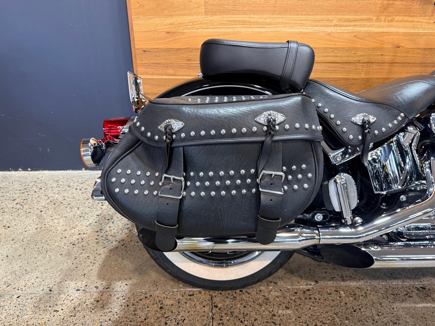 2013 HARLEY-DAVIDSON FLSTC HERITAGE SOFTAIL CLASSIC CRUISER