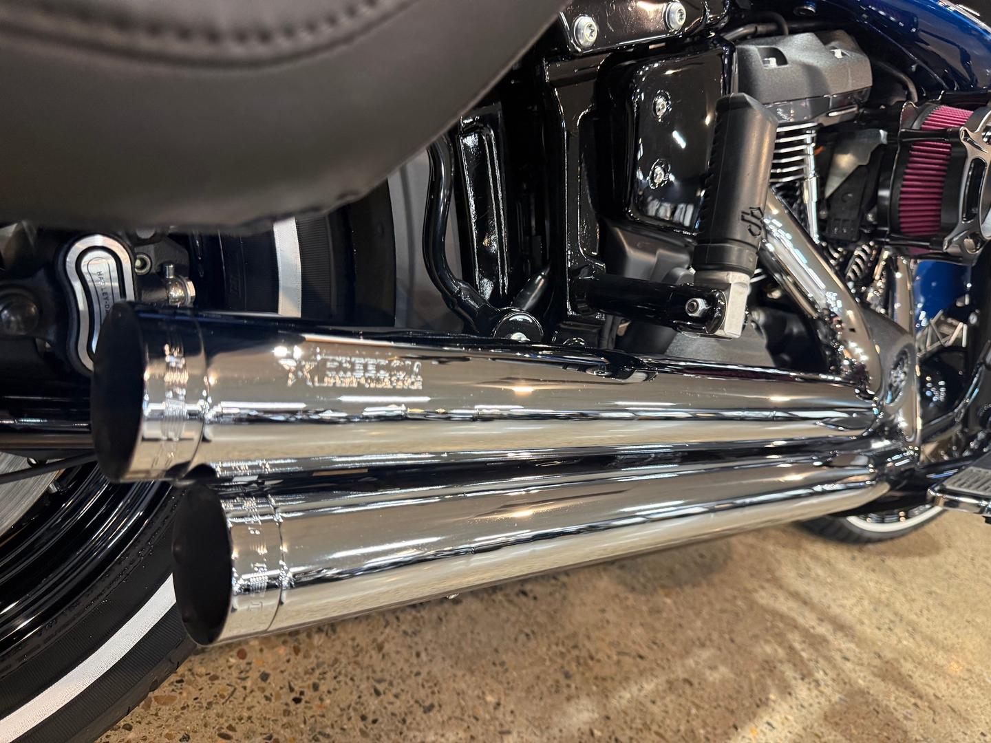 2021 HARLEY-DAVIDSON FLHCS HERITAGE CLASSIC 114 CRUISER