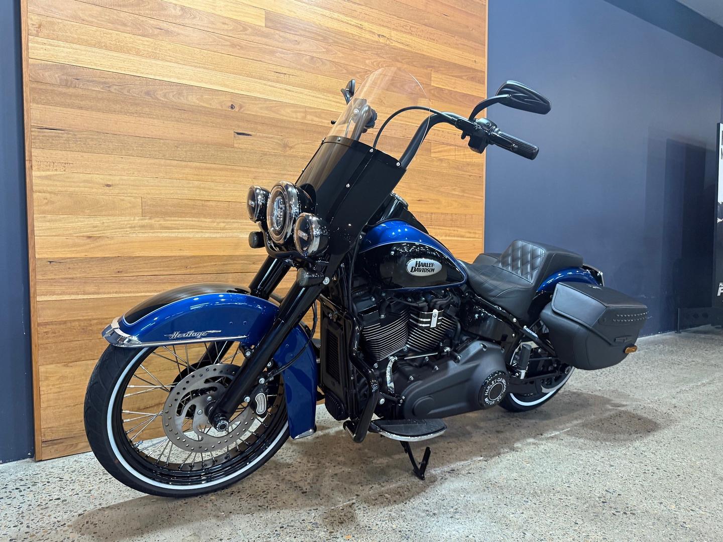 2021 HARLEY-DAVIDSON FLHCS HERITAGE CLASSIC 114 CRUISER