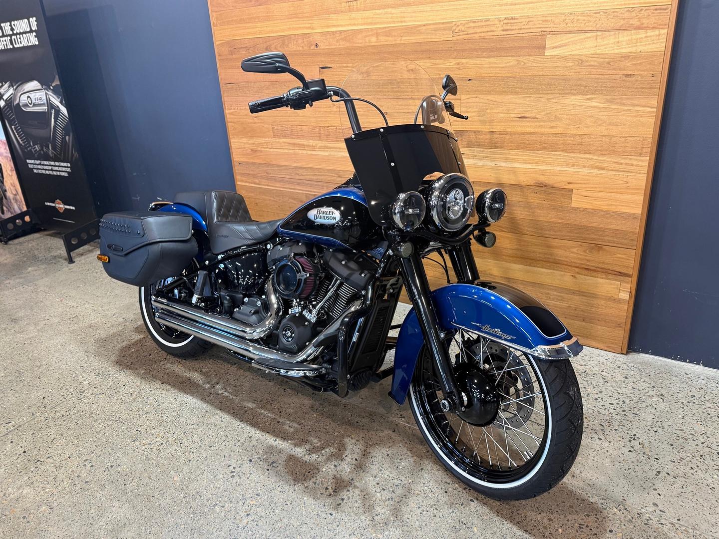 2021 HARLEY-DAVIDSON FLHCS HERITAGE CLASSIC 114 CRUISER