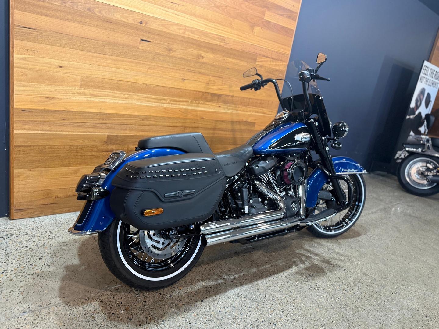 2021 HARLEY-DAVIDSON FLHCS HERITAGE CLASSIC 114 CRUISER