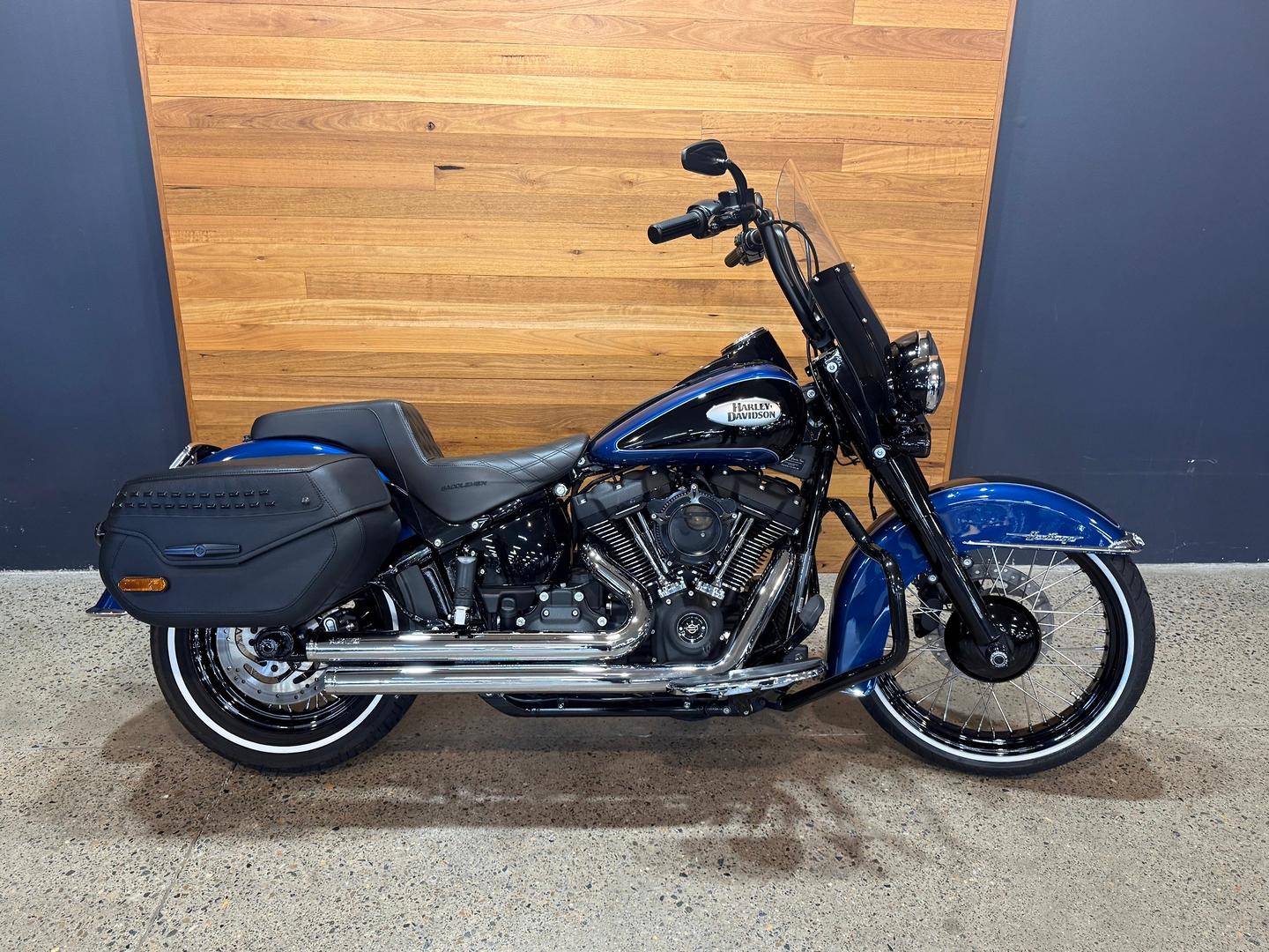 2021 HARLEY-DAVIDSON FLHCS HERITAGE CLASSIC 114 CRUISER