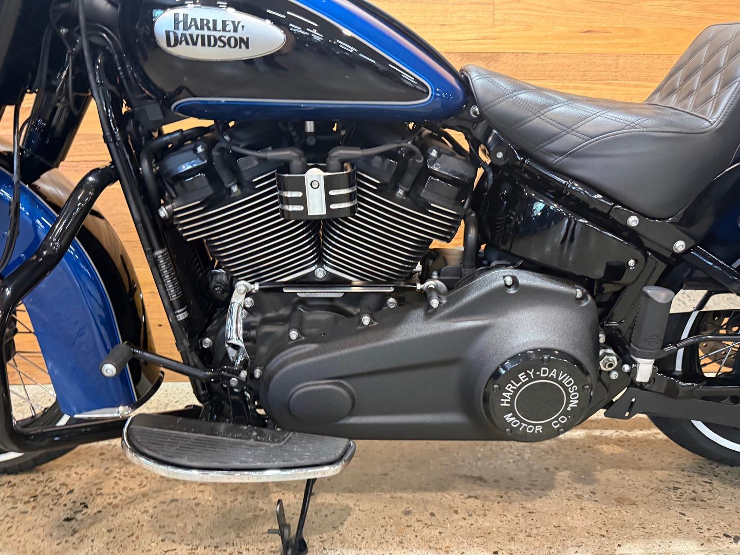 2021 HARLEY-DAVIDSON FLHCS HERITAGE CLASSIC 114 CRUISER