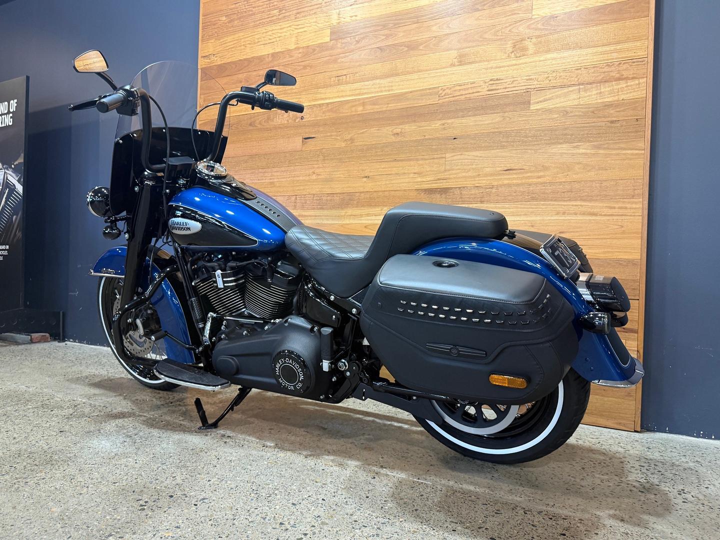 2021 HARLEY-DAVIDSON FLHCS HERITAGE CLASSIC 114 CRUISER