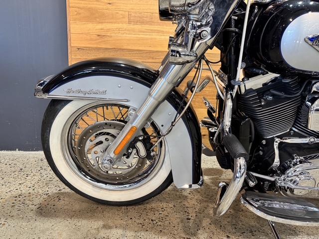 2013 HARLEY-DAVIDSON FLSTC HERITAGE SOFTAIL CLASSIC CRUISER