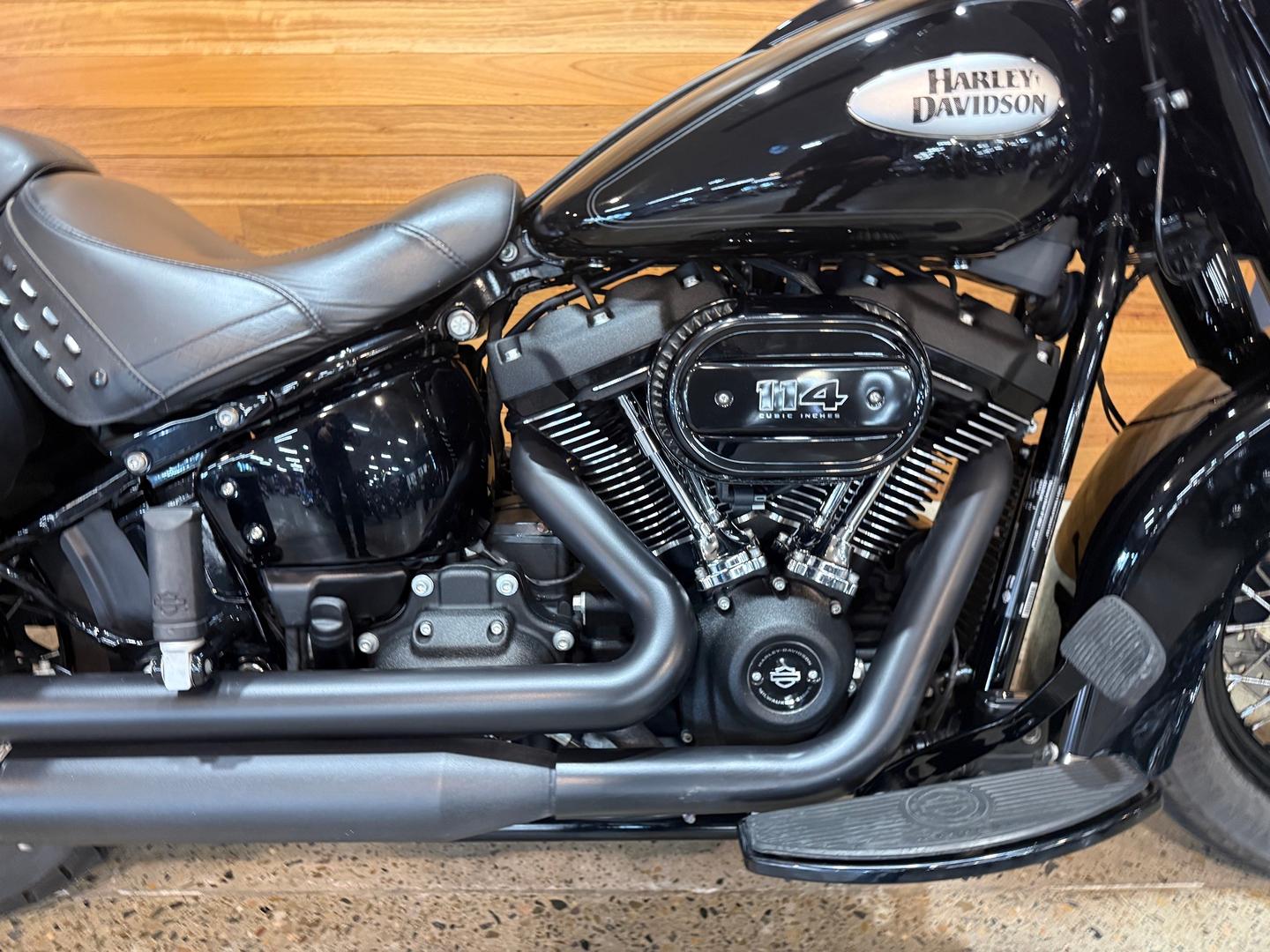 2023 HARLEY-DAVIDSON FLHCS HERITAGE CLASSIC 114 CRUISER