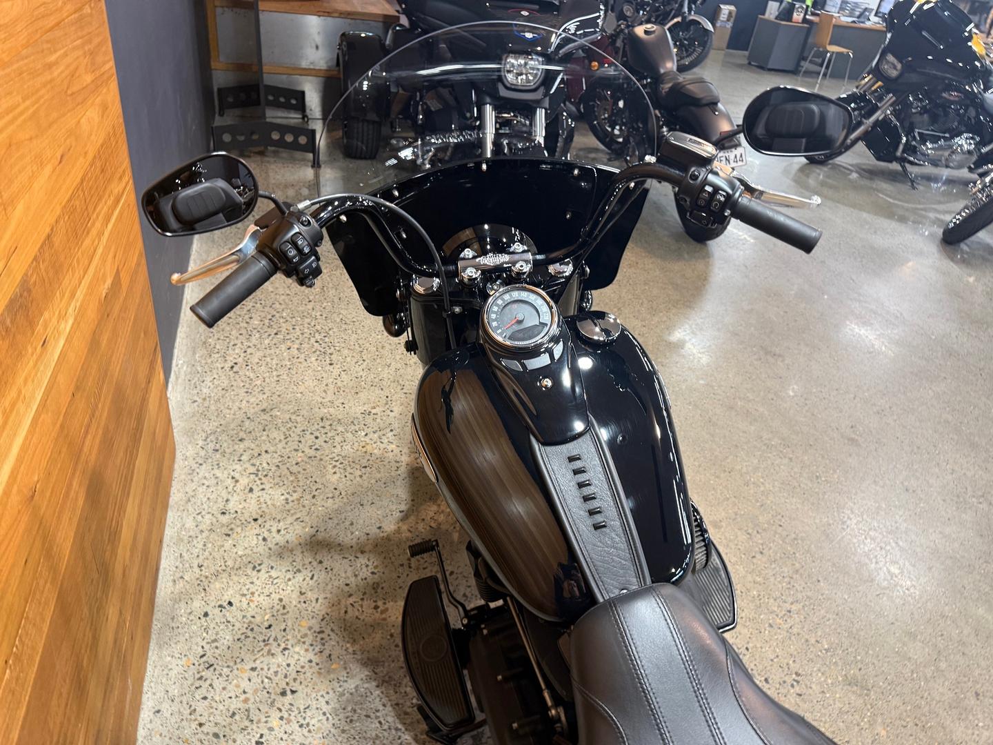 2023 HARLEY-DAVIDSON FLHCS HERITAGE CLASSIC 114 CRUISER