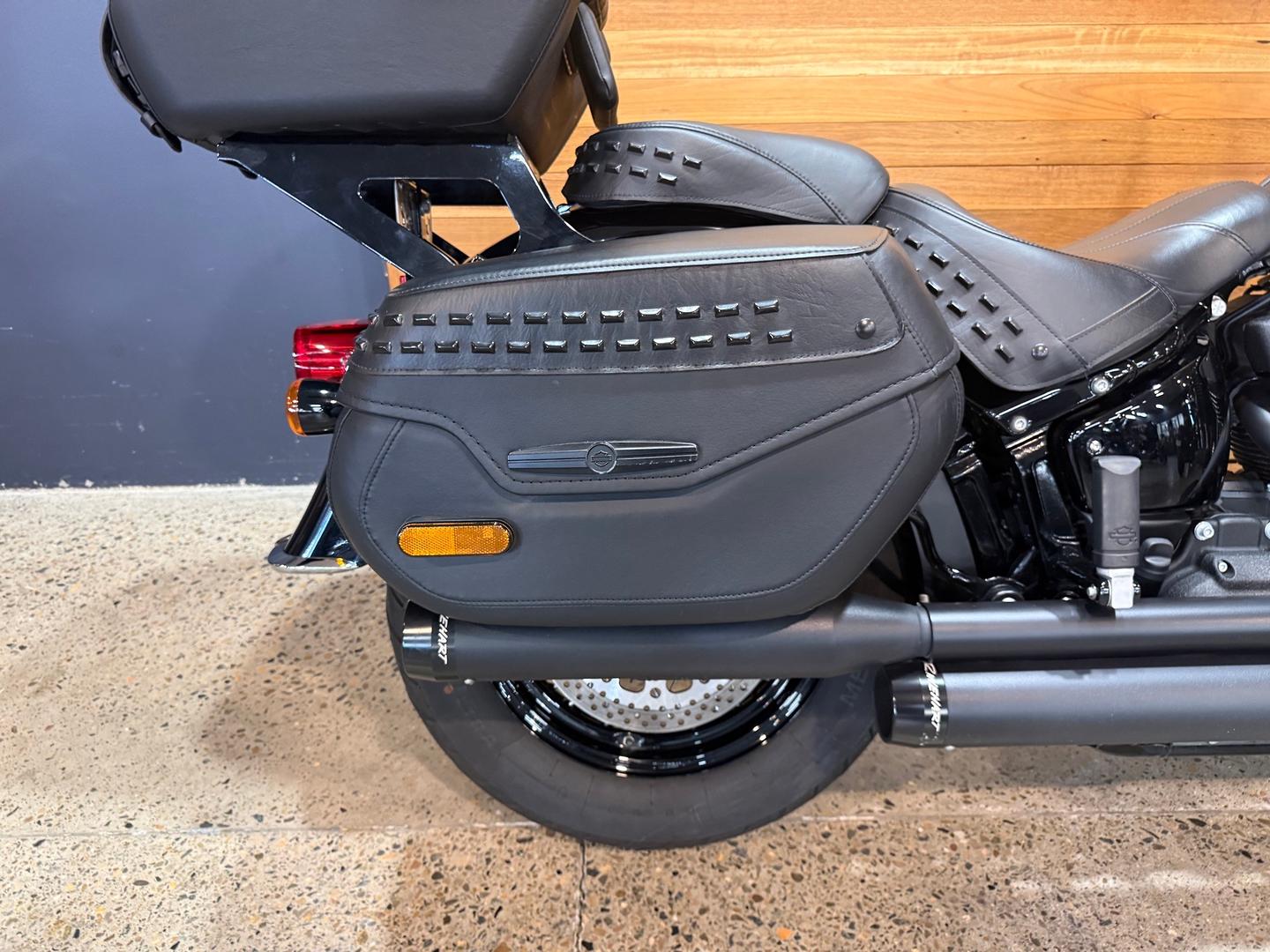 2023 HARLEY-DAVIDSON FLHCS HERITAGE CLASSIC 114 CRUISER