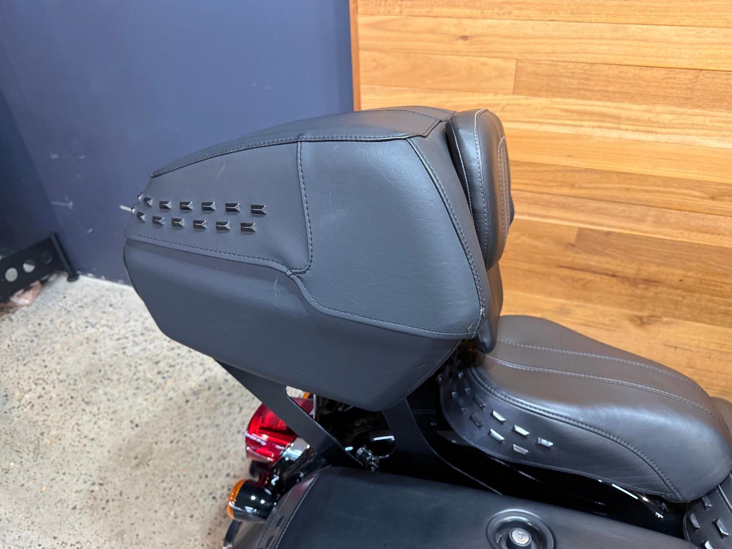 2023 HARLEY-DAVIDSON FLHCS HERITAGE CLASSIC 114 CRUISER