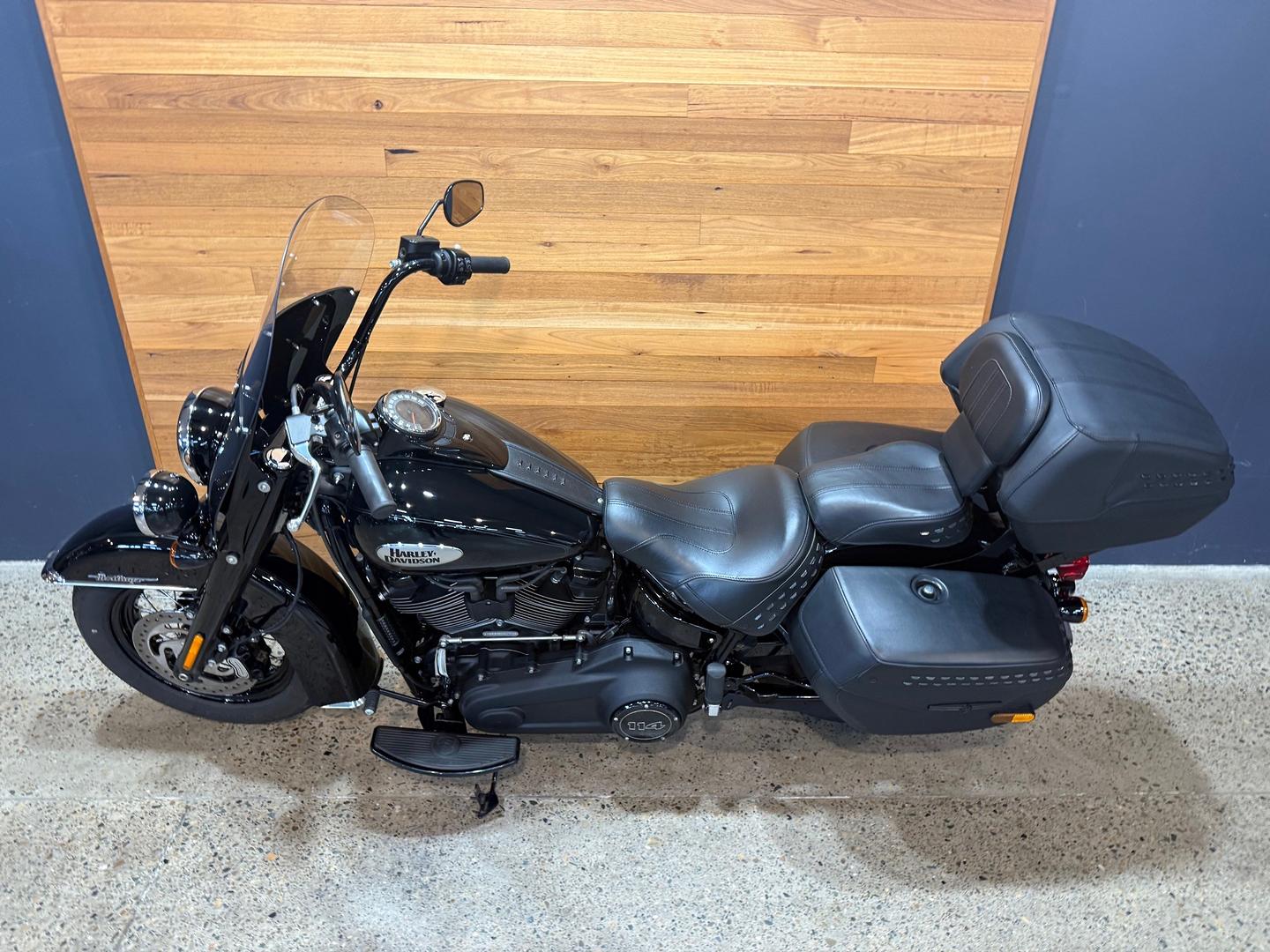 2023 HARLEY-DAVIDSON FLHCS HERITAGE CLASSIC 114 CRUISER