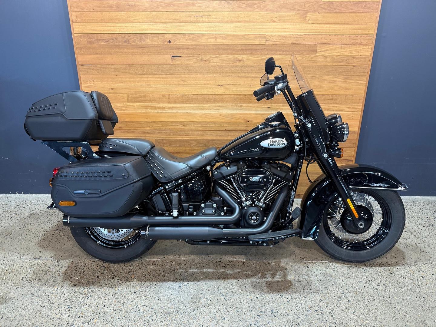 2023 HARLEY-DAVIDSON FLHCS HERITAGE CLASSIC 114 CRUISER