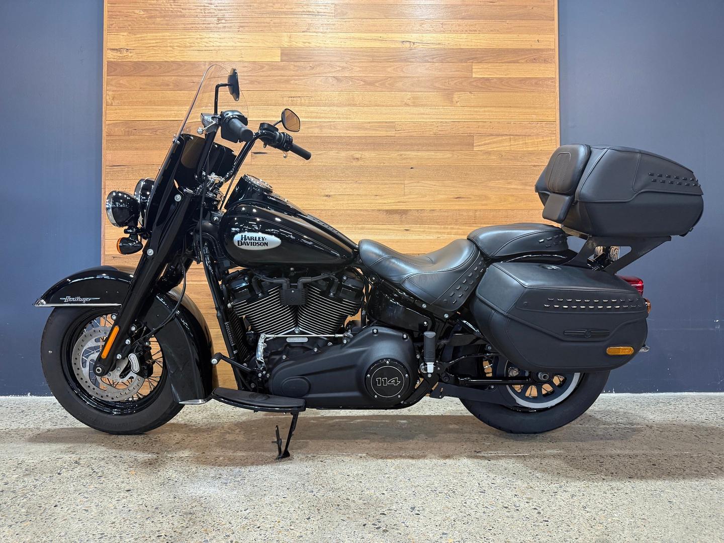 2023 HARLEY-DAVIDSON FLHCS HERITAGE CLASSIC 114 CRUISER