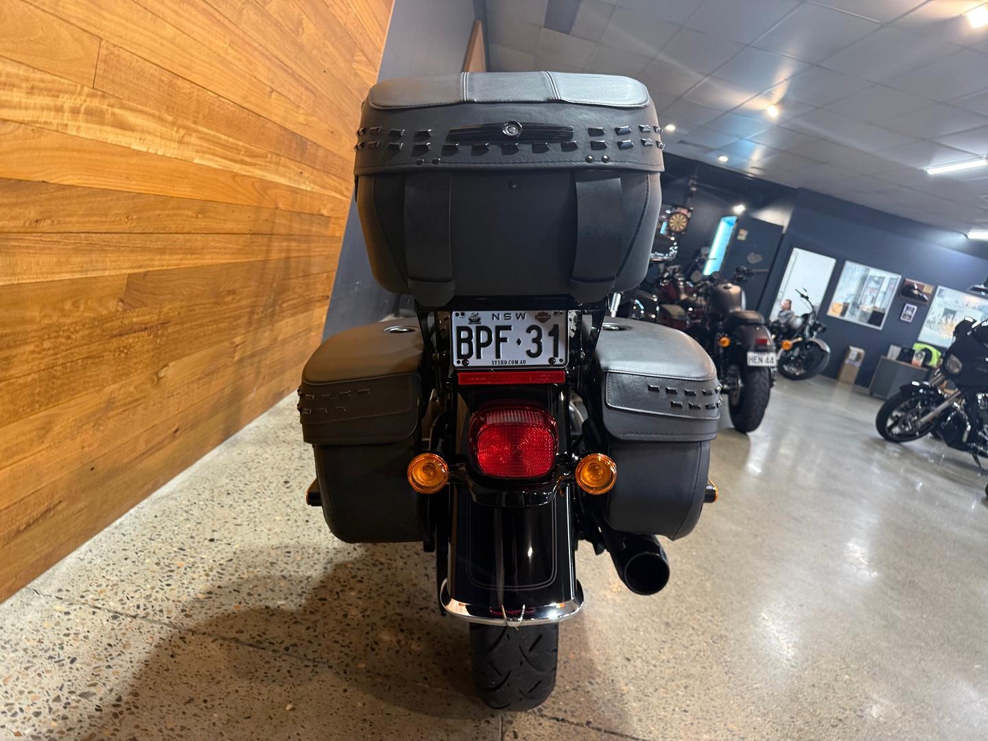 2023 HARLEY-DAVIDSON FLHCS HERITAGE CLASSIC 114 CRUISER