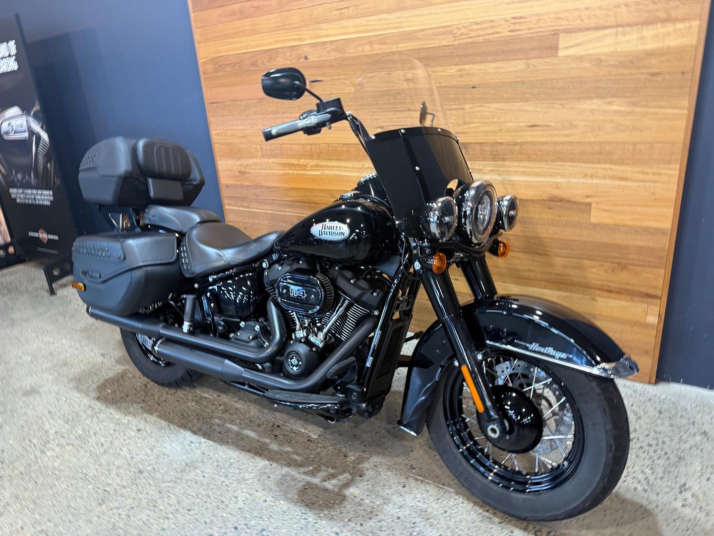 2023 HARLEY-DAVIDSON FLHCS HERITAGE CLASSIC 114 CRUISER