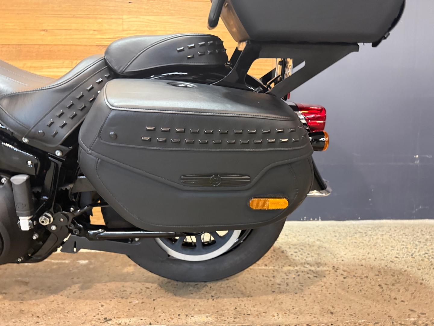 2023 HARLEY-DAVIDSON FLHCS HERITAGE CLASSIC 114 CRUISER