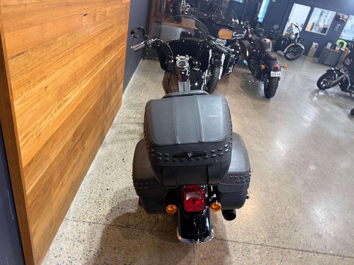 2023 HARLEY-DAVIDSON FLHCS HERITAGE CLASSIC 114 CRUISER