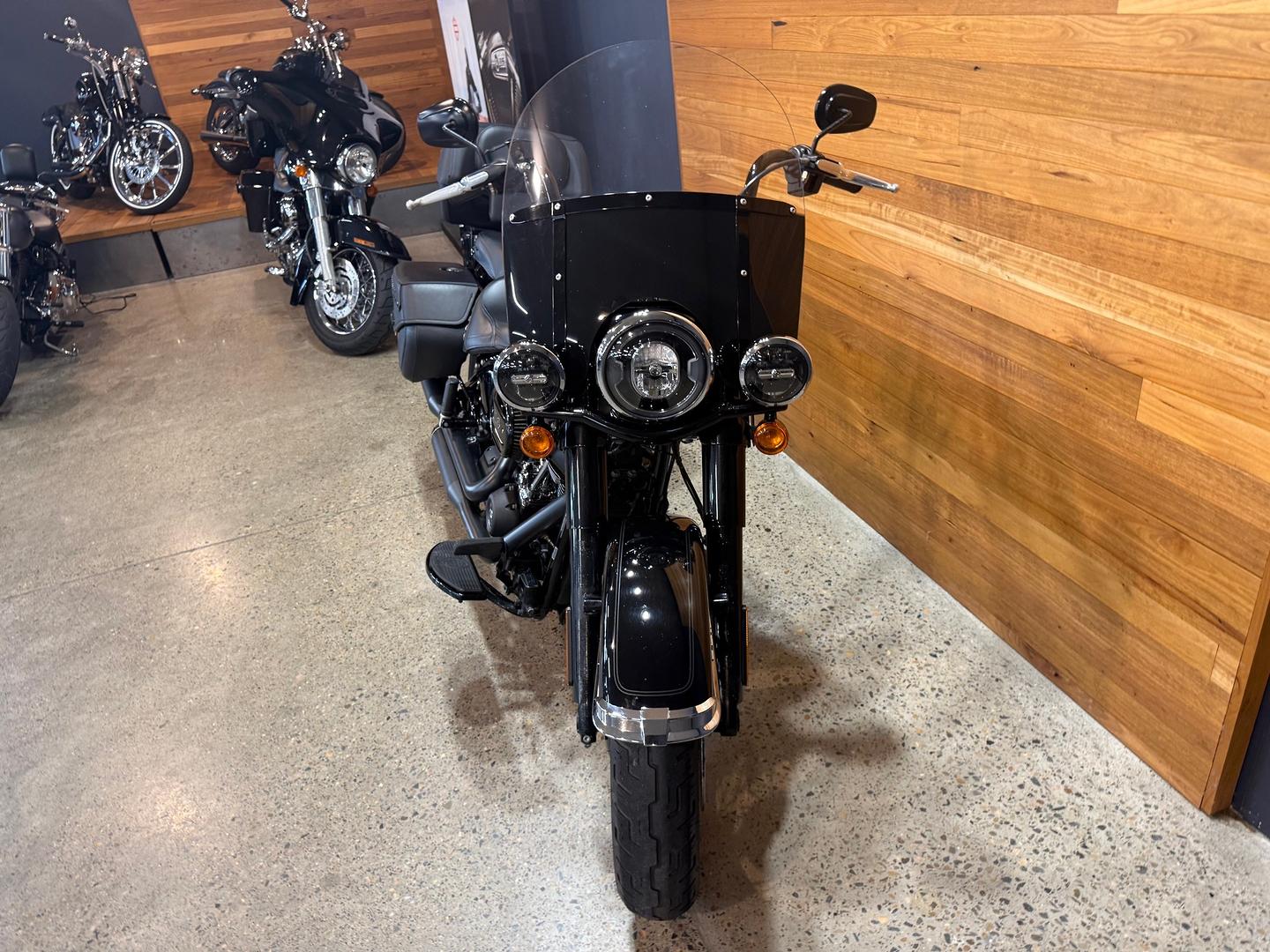 2023 HARLEY-DAVIDSON FLHCS HERITAGE CLASSIC 114 CRUISER