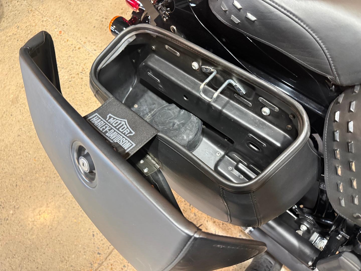 2023 HARLEY-DAVIDSON FLHCS HERITAGE CLASSIC 114 CRUISER