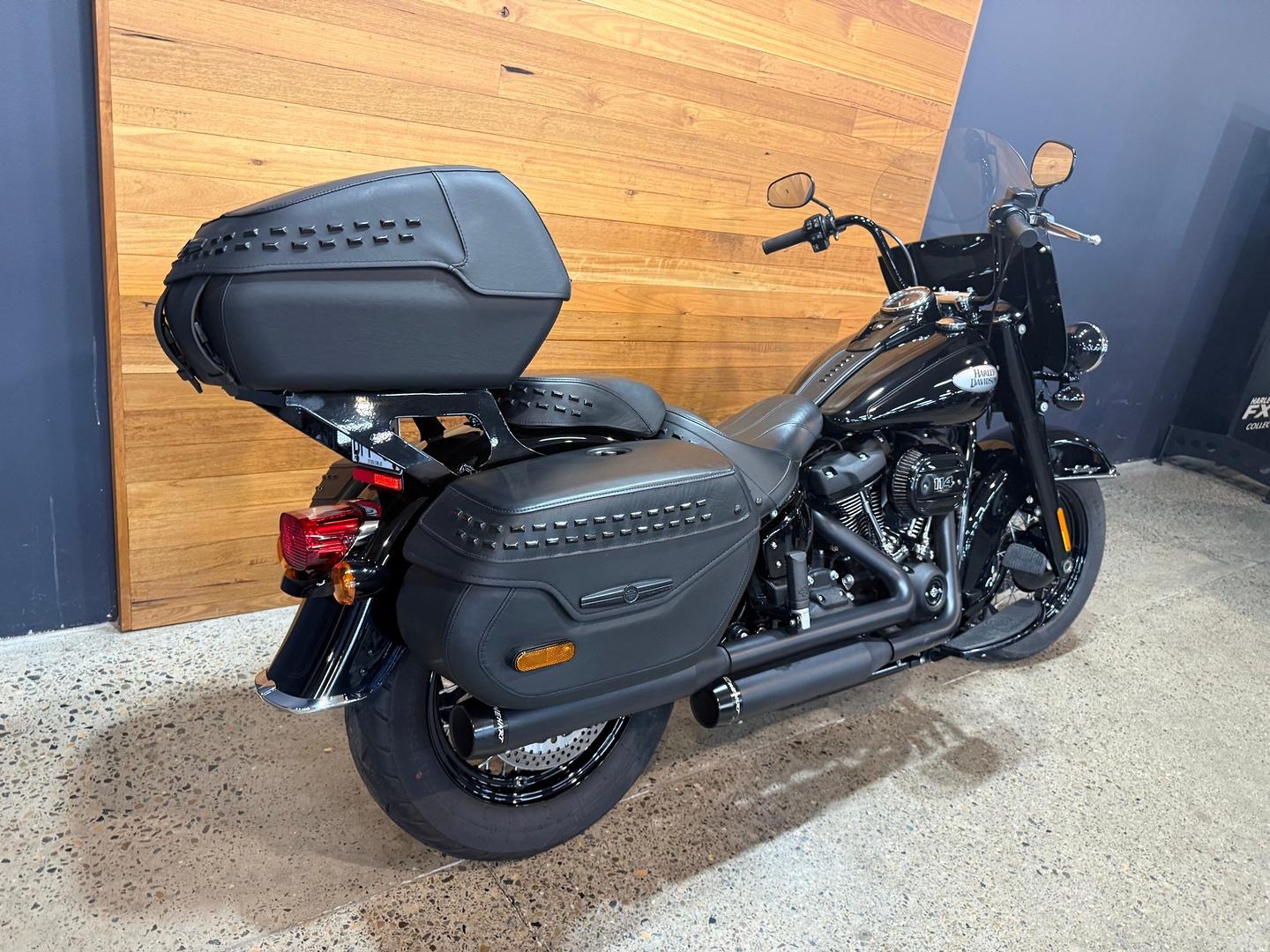 2023 HARLEY-DAVIDSON FLHCS HERITAGE CLASSIC 114 CRUISER