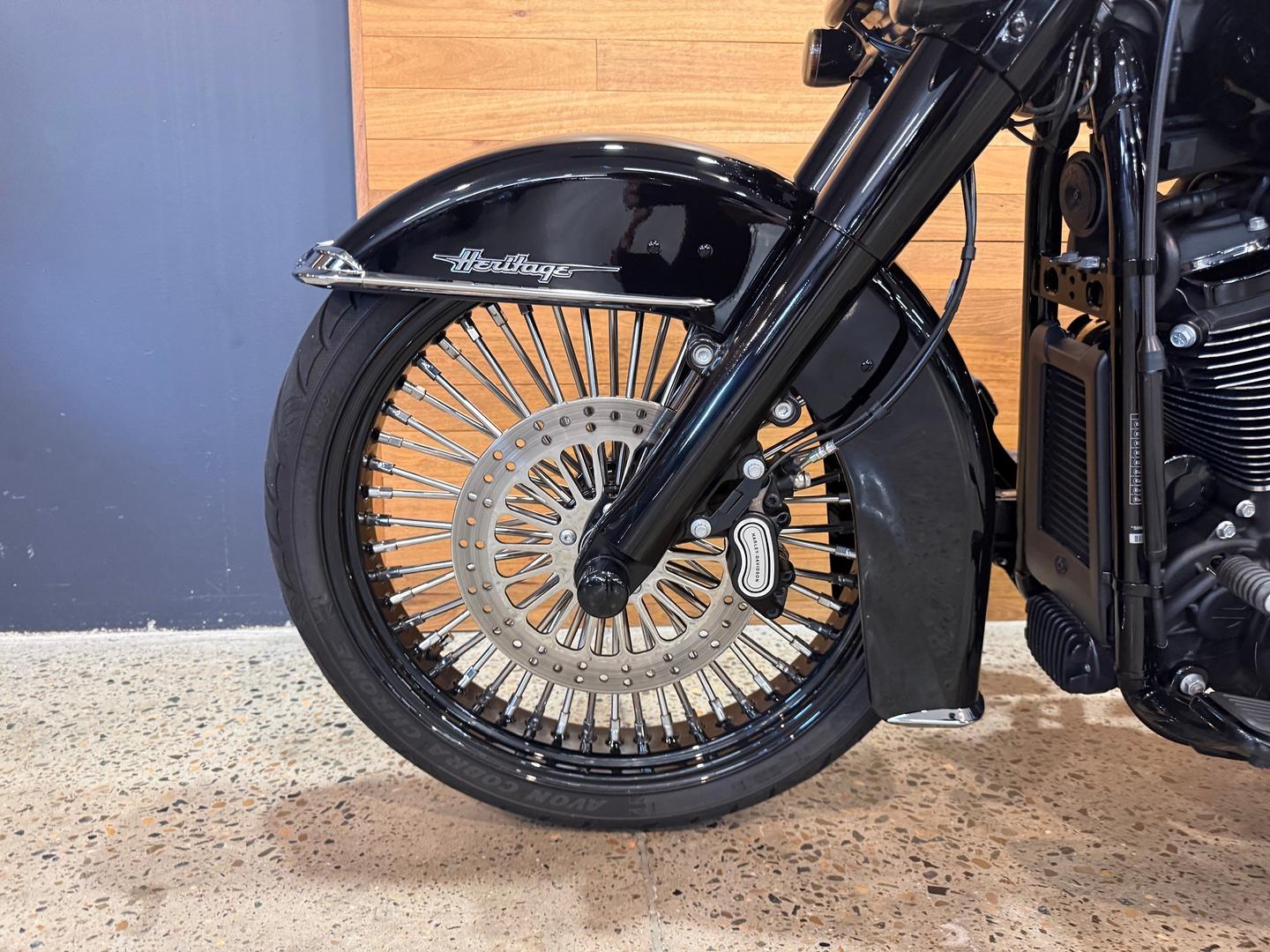 2022 HARLEY-DAVIDSON FLHCS HERITAGE CLASSIC 114 CRUISER