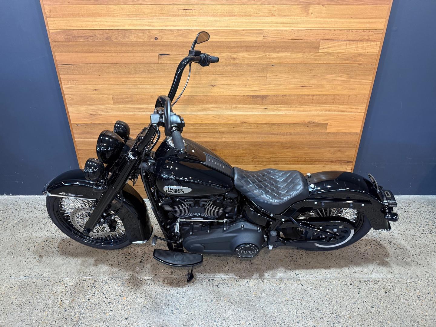 2022 HARLEY-DAVIDSON FLHCS HERITAGE CLASSIC 114 CRUISER
