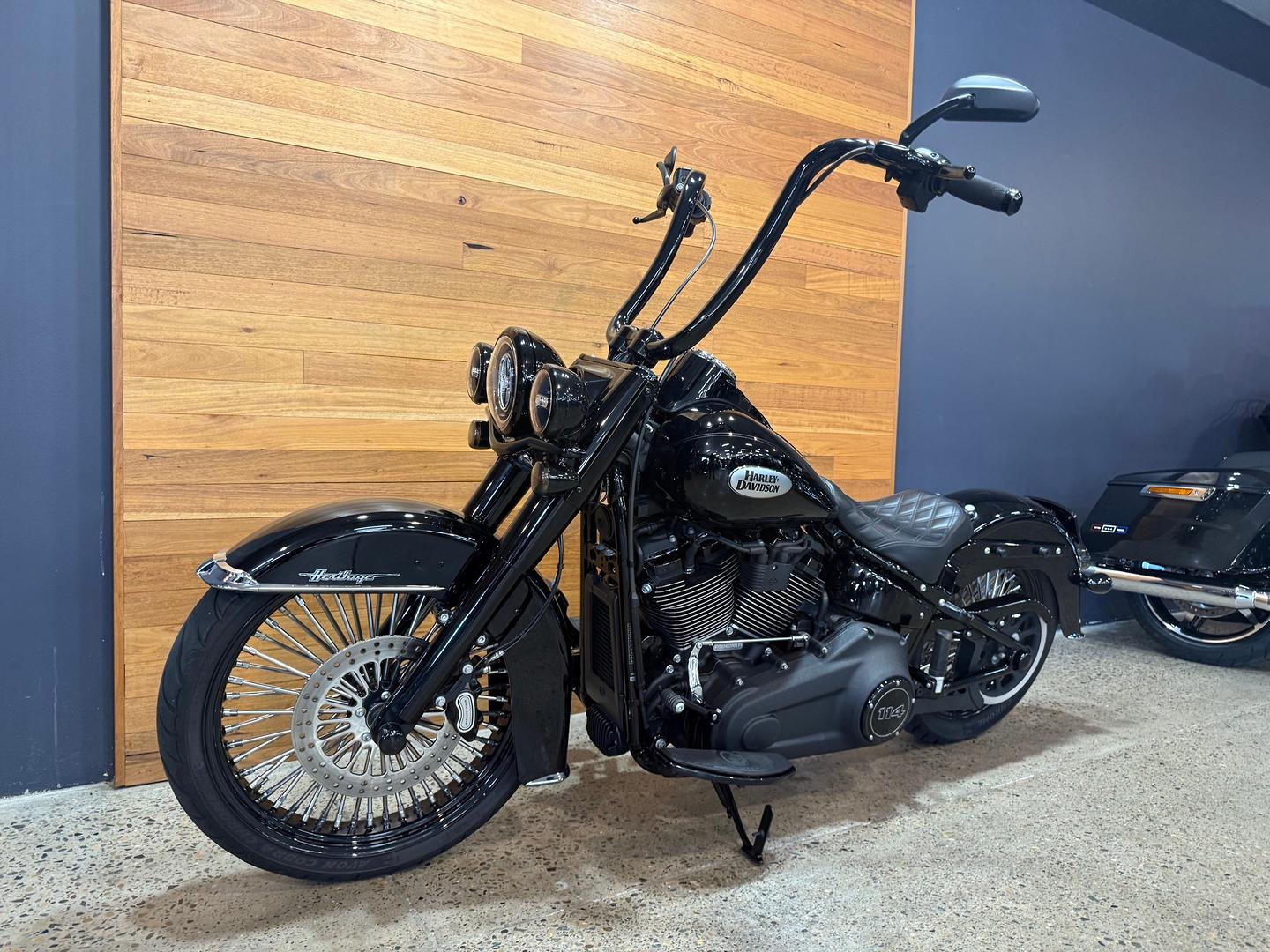 2022 HARLEY-DAVIDSON FLHCS HERITAGE CLASSIC 114 CRUISER