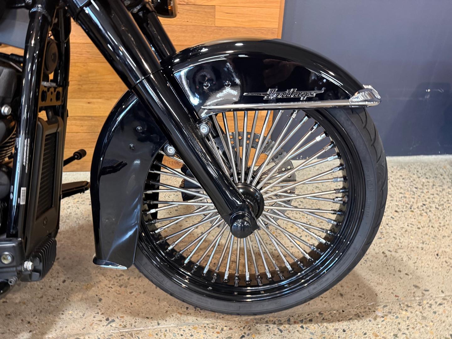 2022 HARLEY-DAVIDSON FLHCS HERITAGE CLASSIC 114 CRUISER