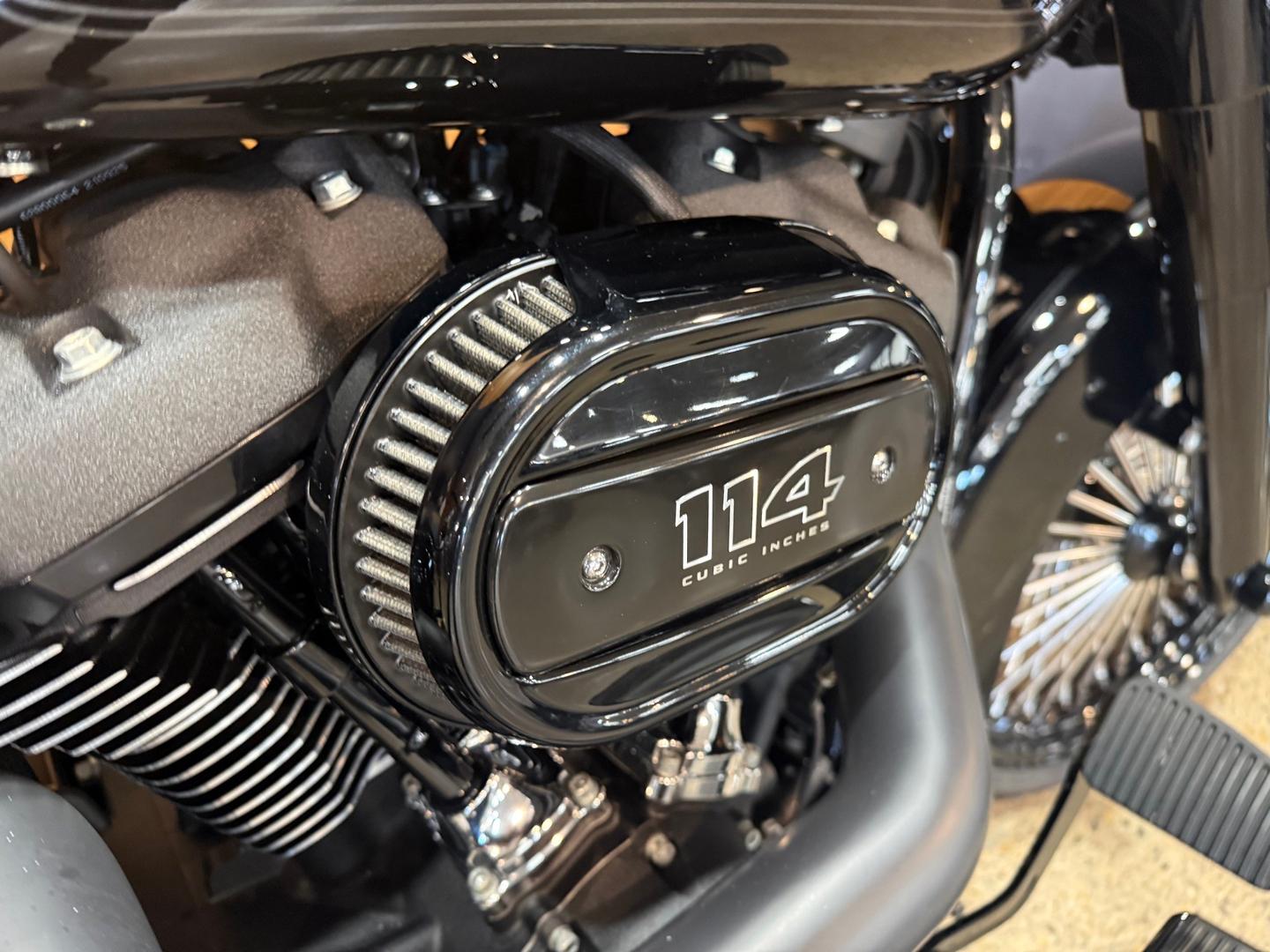 2022 HARLEY-DAVIDSON FLHCS HERITAGE CLASSIC 114 CRUISER