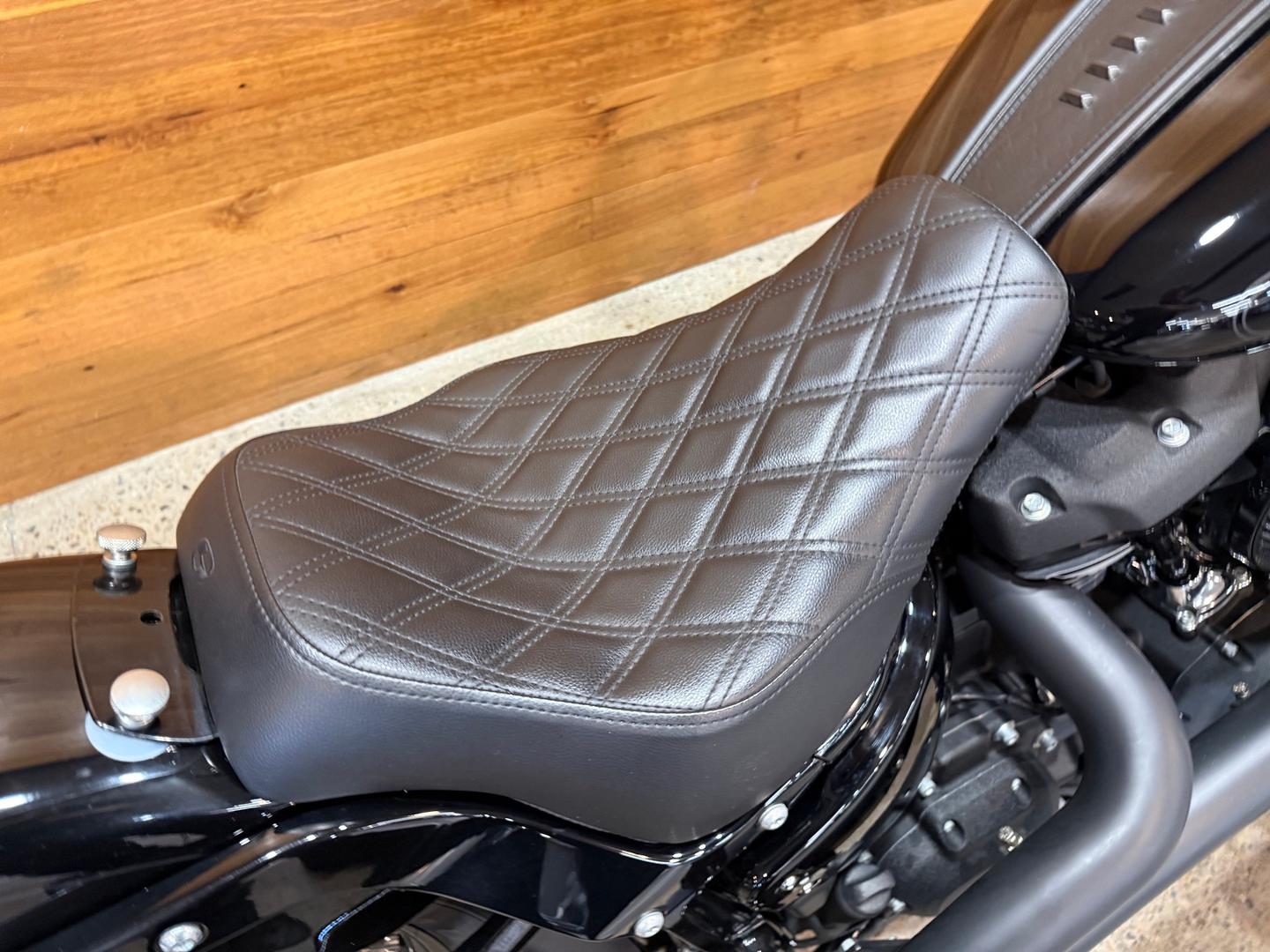 2022 HARLEY-DAVIDSON FLHCS HERITAGE CLASSIC 114 CRUISER