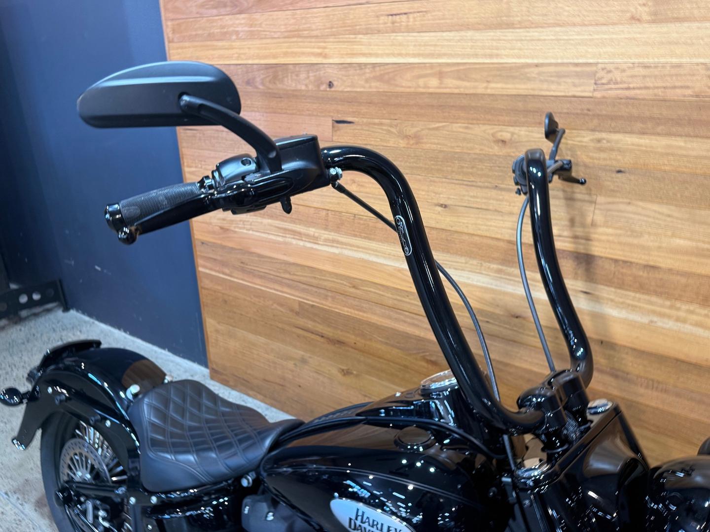 2022 HARLEY-DAVIDSON FLHCS HERITAGE CLASSIC 114 CRUISER