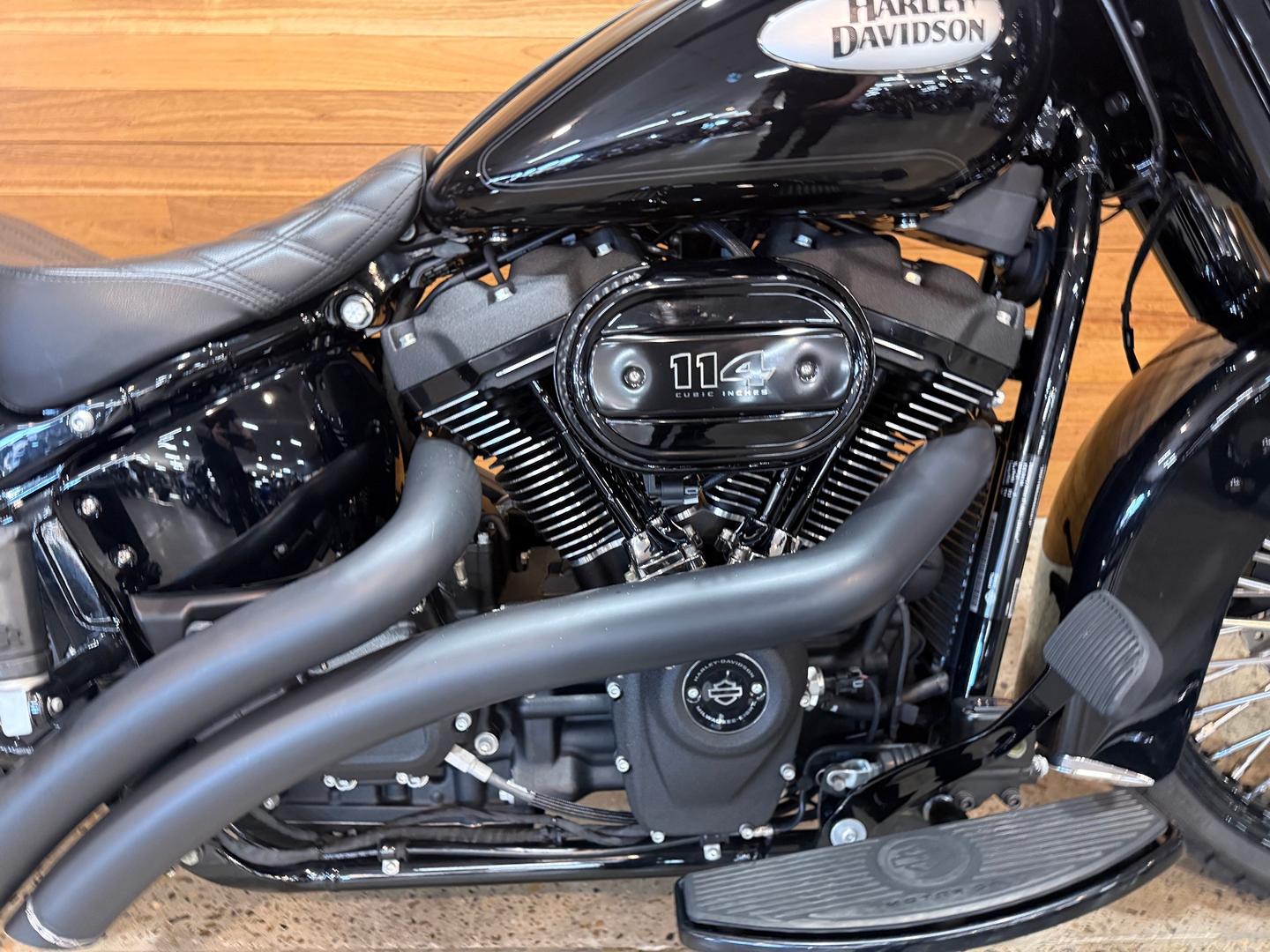 2022 HARLEY-DAVIDSON FLHCS HERITAGE CLASSIC 114 CRUISER