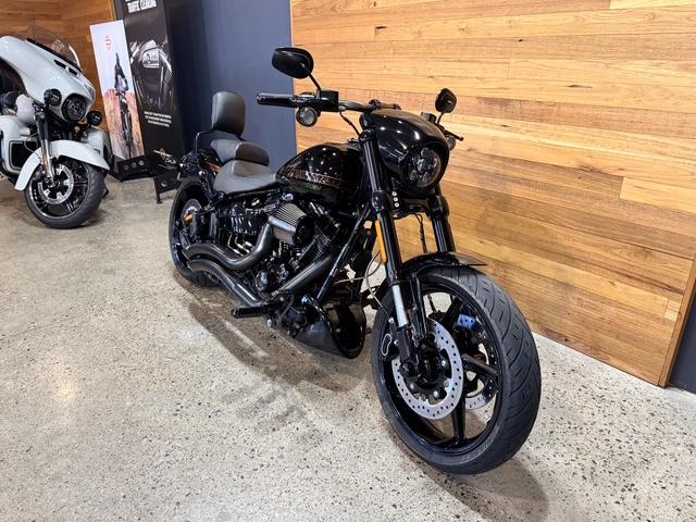 2017 HARLEY-DAVIDSON FXSE CVO PRO STREET BREAKOUT CRUISER