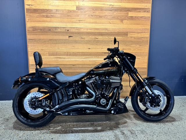 2017 HARLEY-DAVIDSON FXSE CVO PRO STREET BREAKOUT CRUISER