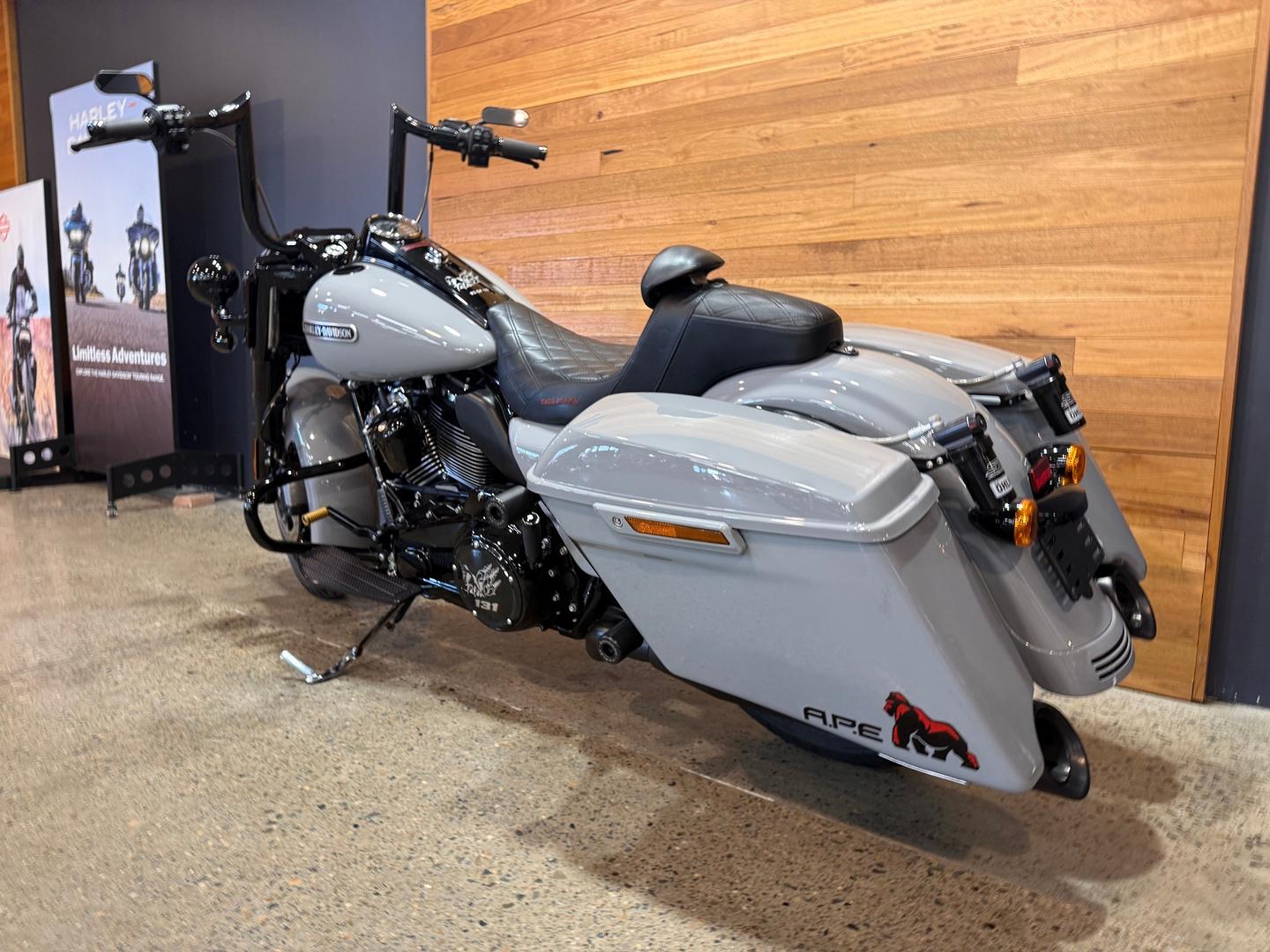 2024 HARLEY-DAVIDSON FLHRXS ROAD KING SPECIAL CRUISER