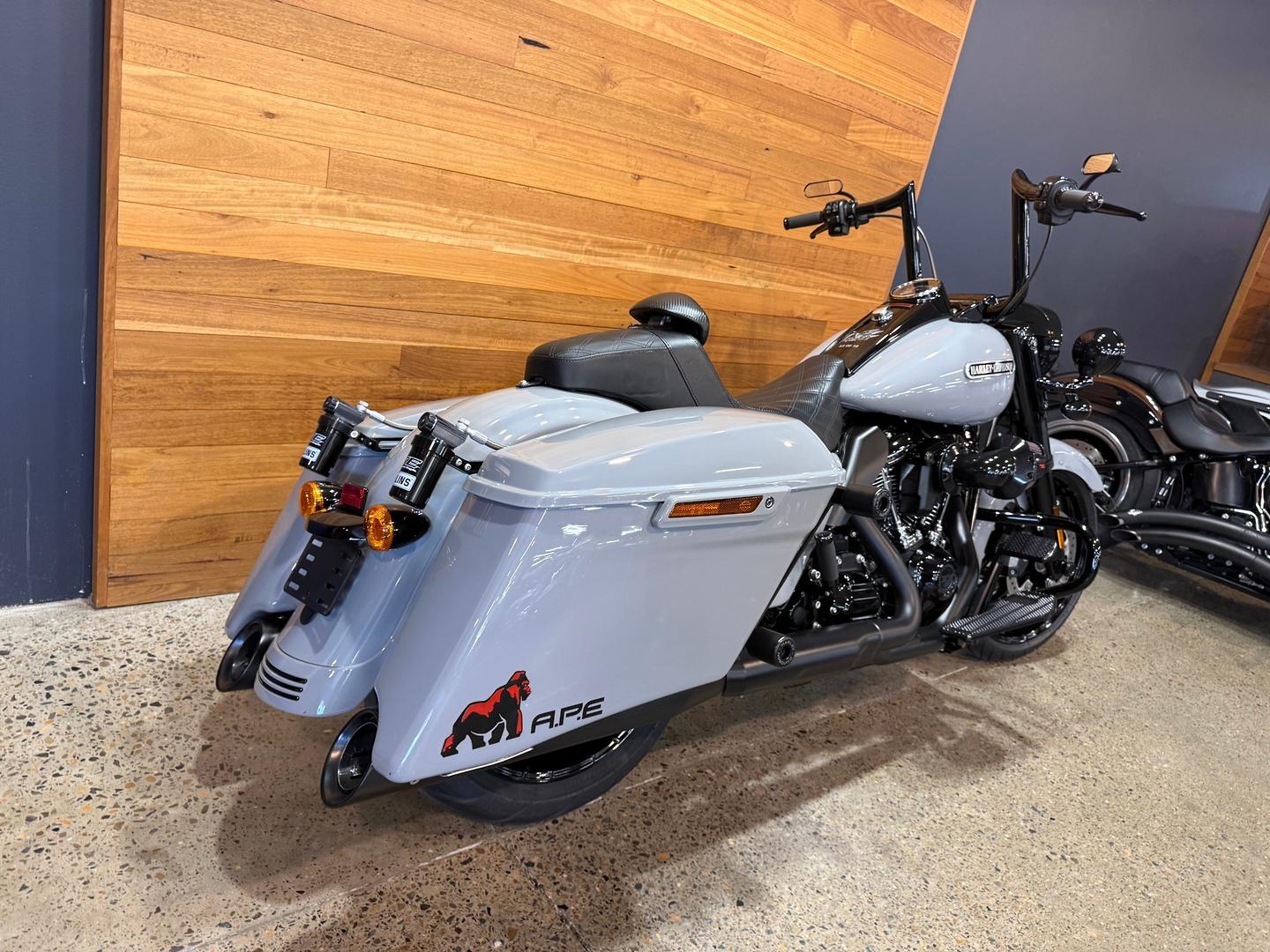 2024 HARLEY-DAVIDSON FLHRXS ROAD KING SPECIAL CRUISER