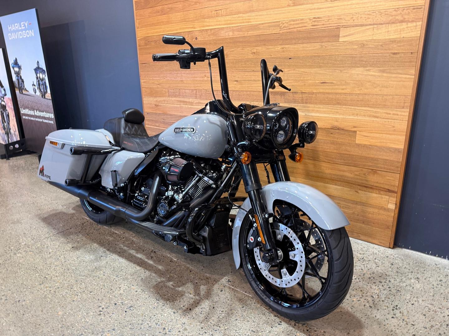 2024 HARLEY-DAVIDSON FLHRXS ROAD KING SPECIAL CRUISER