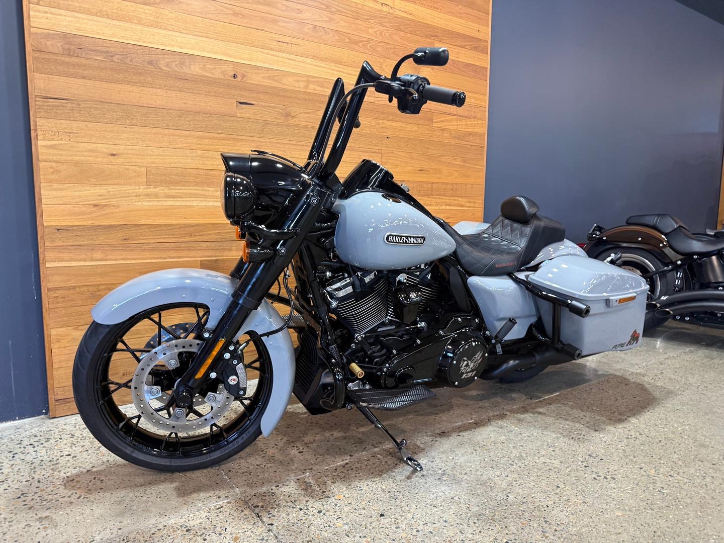 2024 HARLEY-DAVIDSON FLHRXS ROAD KING SPECIAL CRUISER