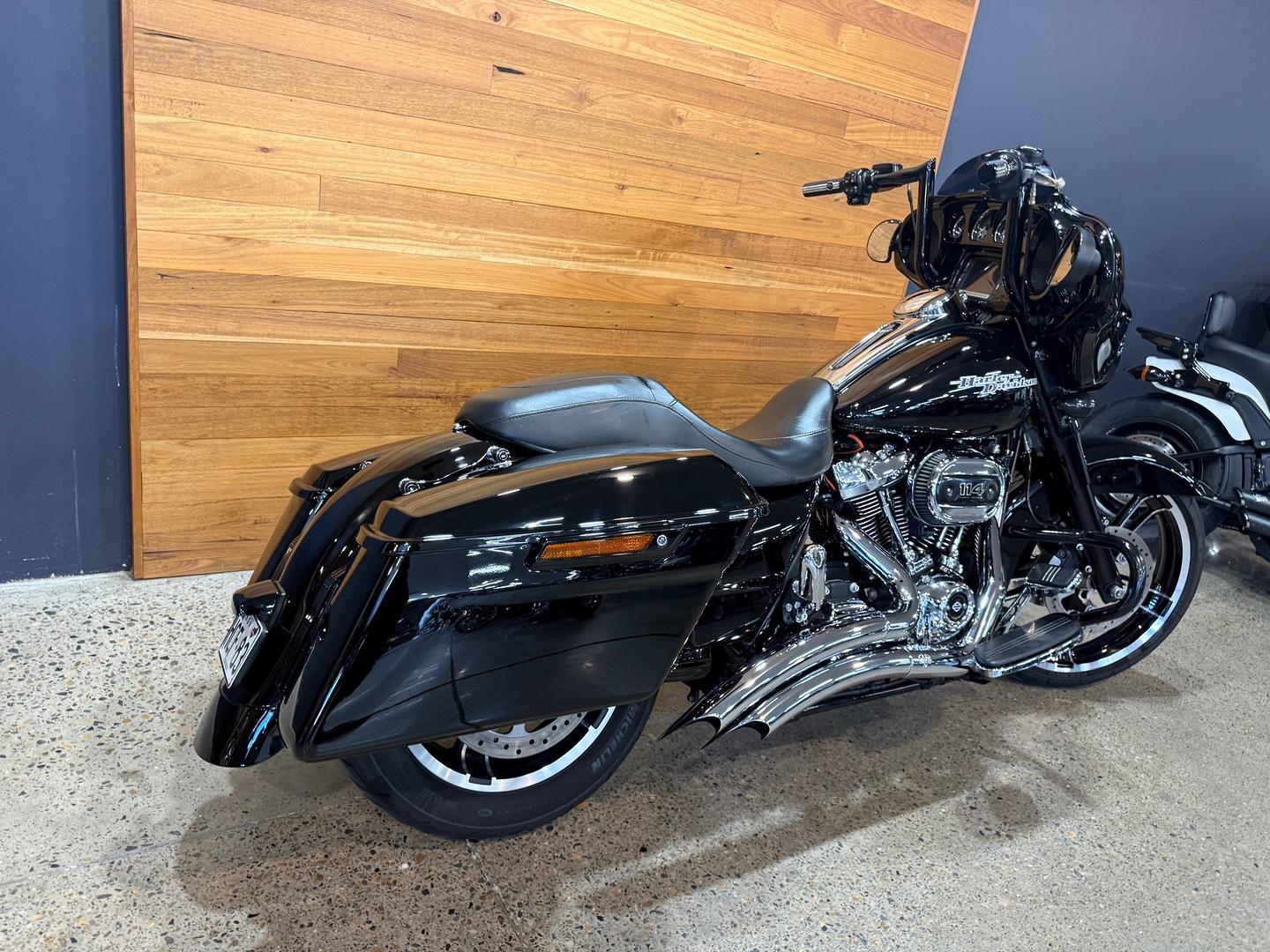 2017 HARLEY-DAVIDSON FLHXS STREET GLIDE SPECIAL CRUISER