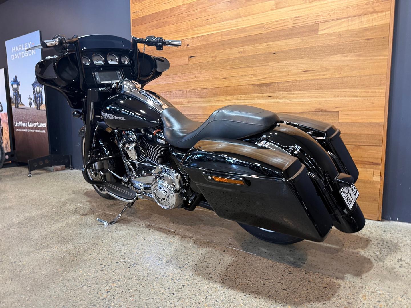 2017 HARLEY-DAVIDSON FLHXS STREET GLIDE SPECIAL CRUISER