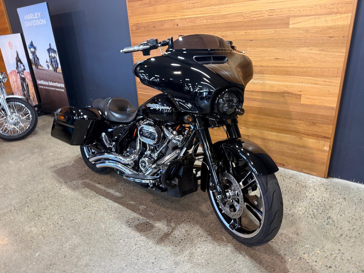 2017 HARLEY-DAVIDSON FLHXS STREET GLIDE SPECIAL CRUISER