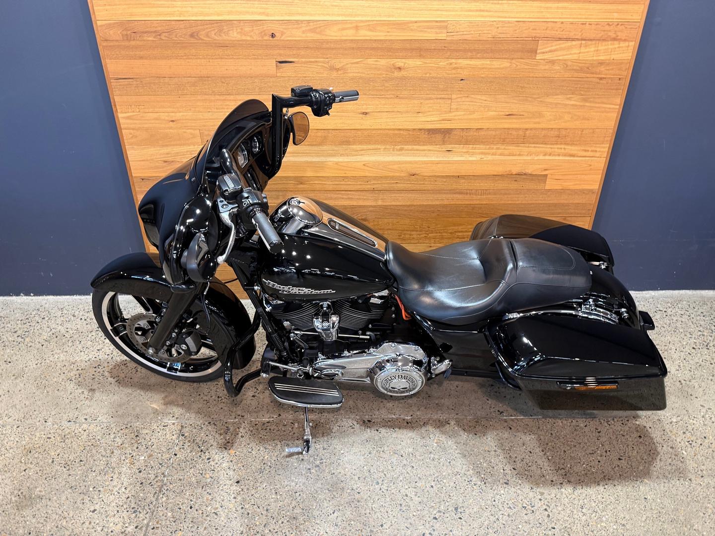 2017 HARLEY-DAVIDSON FLHXS STREET GLIDE SPECIAL CRUISER
