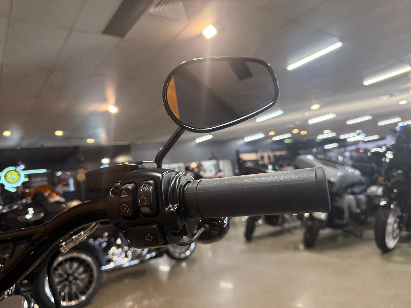 2017 HARLEY-DAVIDSON FLSS SOFTAIL SLIM S CRUISER