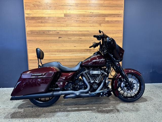 2018 HARLEY-DAVIDSON FLHX STREET GLIDE CRUISER